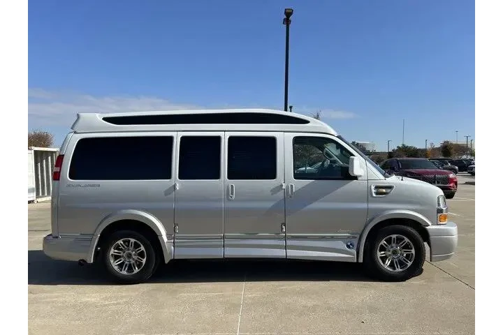 $32999 : Chevrolet Express 2019 2500 image 10