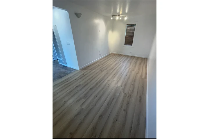 $3300 : Casa de 3 recámaras/ 2 baños image 5