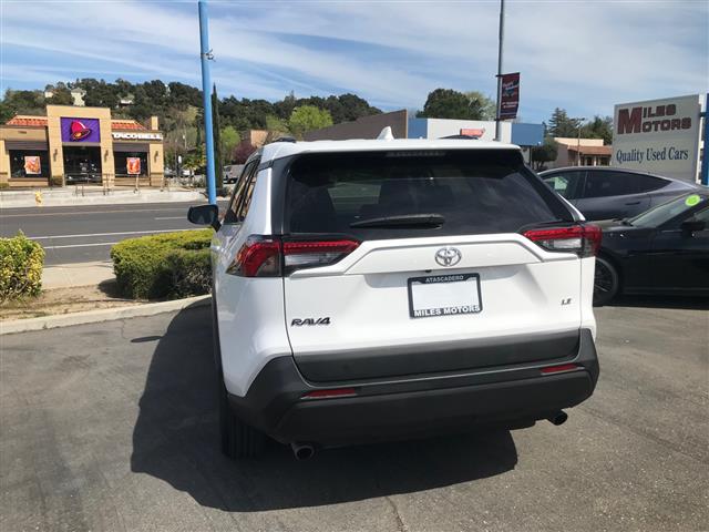 $29995 : 2021 RAV4 LE FWD (Natl) image 5