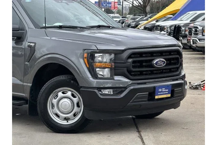 $36777 : Ford F-150 2023 4x2 XL 4dr S image 2