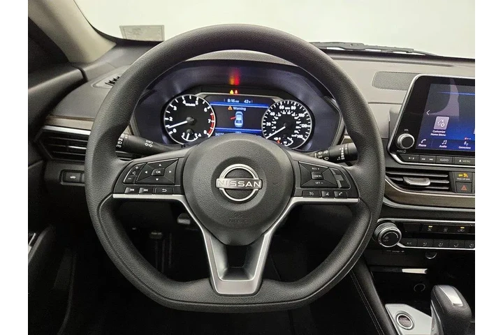 $19998 : Nissan Altima 2023 2.5 SV 4d image 10