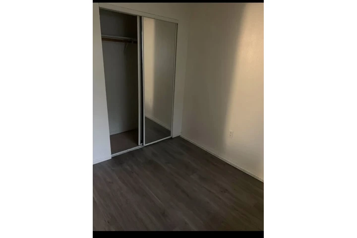 $750 : Cuarto de Renta image 3