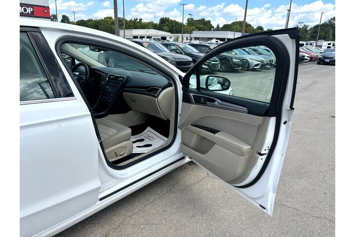 $9980 : 2019 Fusion SE FWD image 8