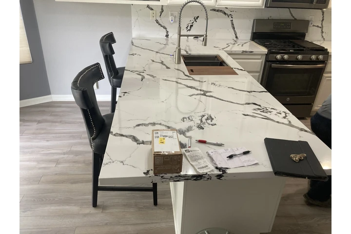 Quartz countertop image 8