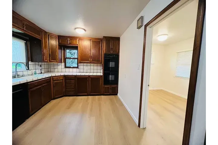 $3000 : BEAUTIFUL 3BED RANCH FOR RENT! image 6