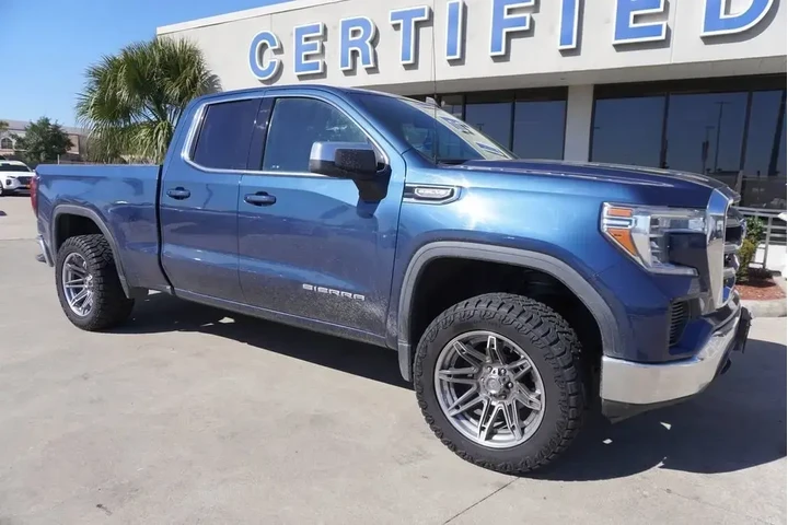 $30888 : GMC Sierra 1500 2019 4x4 SLE image 1