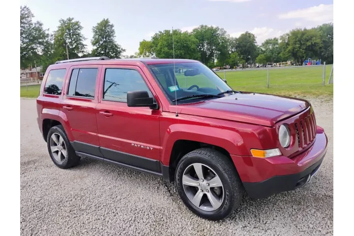 $6997 : 2017 Patriot Latitude image 4