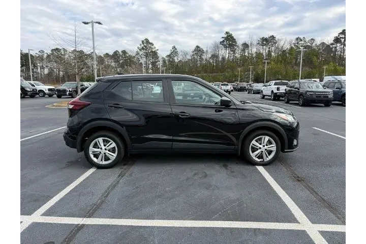 $16301 : Nissan Kicks 2023 S 4dr Cros image 9