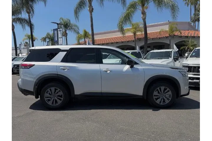 $28750 : Nissan Pathfinder 2024 S 4dr image 9