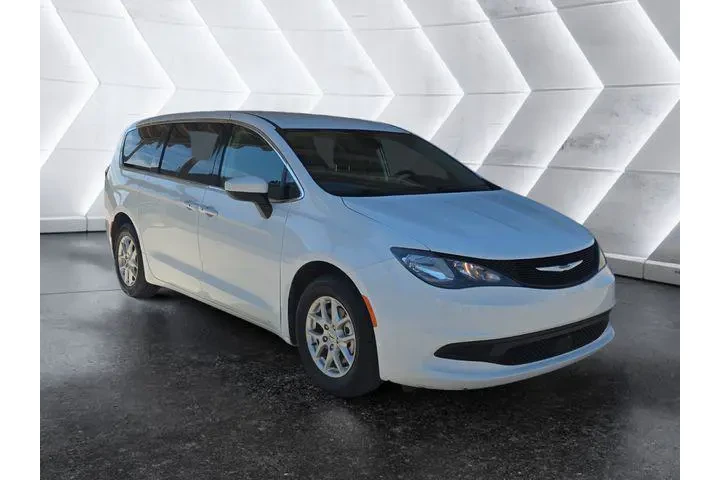 $13791 : Chrysler Voyager 2023 LX 4dr image 1