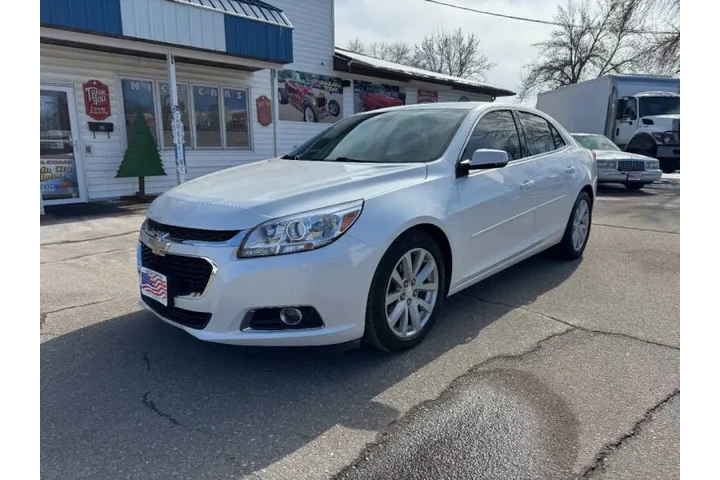 $9990 : 2015 Malibu LT image 3