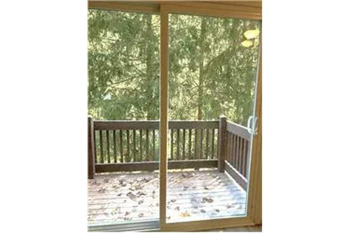 $600 : Rental property with 2 bedro image 2