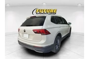 $23888 : Volkswagen Tiguan 2023 SE 4d thumbnail