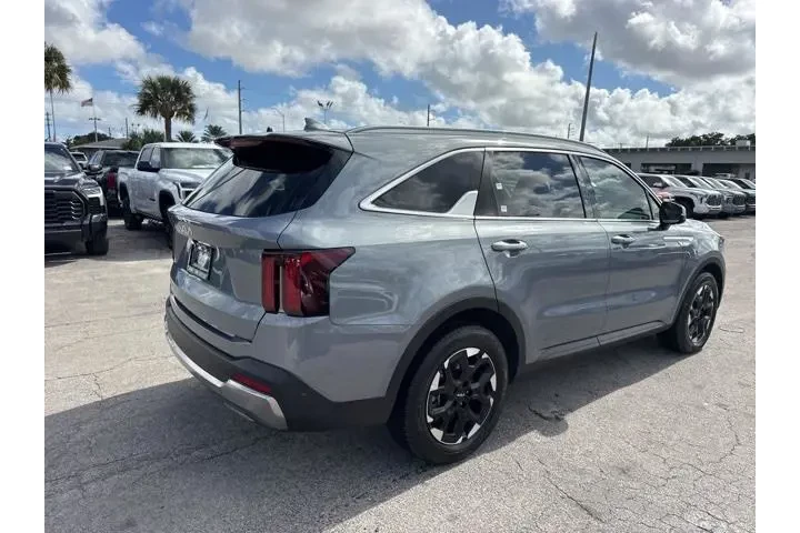 $27988 : Kia Sorento 2025 S 4dr SUV image 3