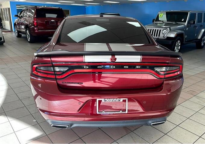 $20299 : 2018  Charger SXT RWD image 4