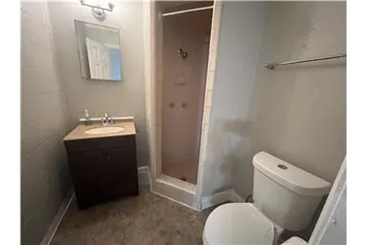 $550 : Rental property with 0 bedro image 7