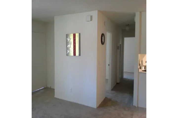 SYLMAR- 1 Y 2 RECS APTS. image 5