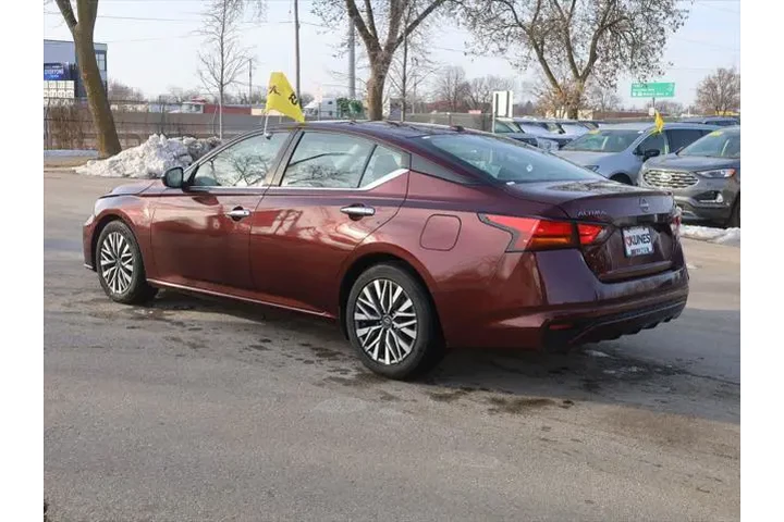 $17277 : Nissan Altima 2023 2.5 SV 4d image 6