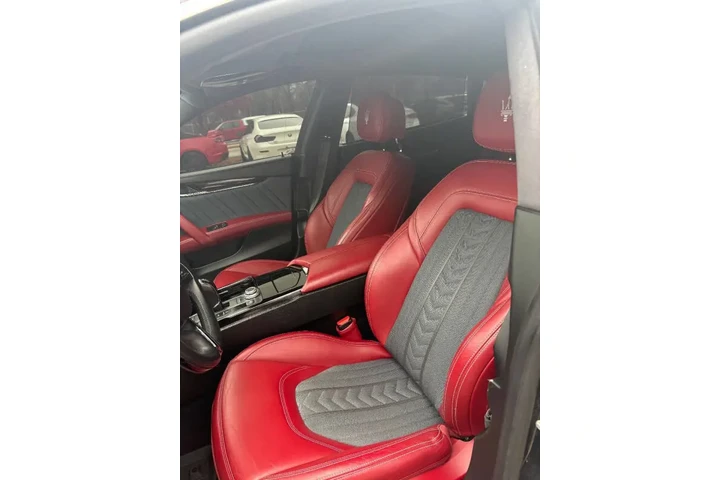 $19950 : 2018 Quattroporte S Q4 GranLu image 6
