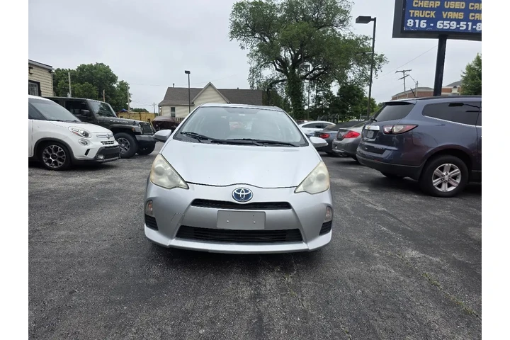 $5500 : 2013 Prius c One image 2
