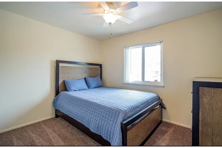 $2500 : 3 bedroom apartment image 5