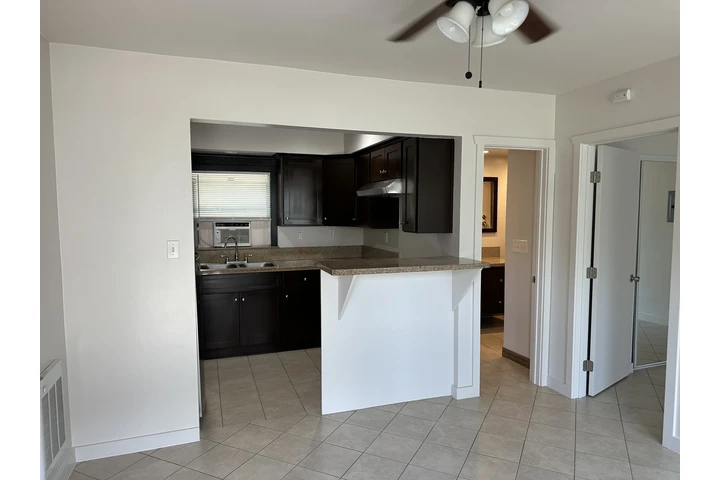 $1700 : APT D UNA RECÁMARA LONG BEACH image 1