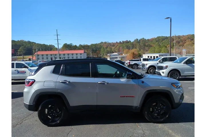 $21304 : Jeep Compass 2023 4x4 Trailh image 3