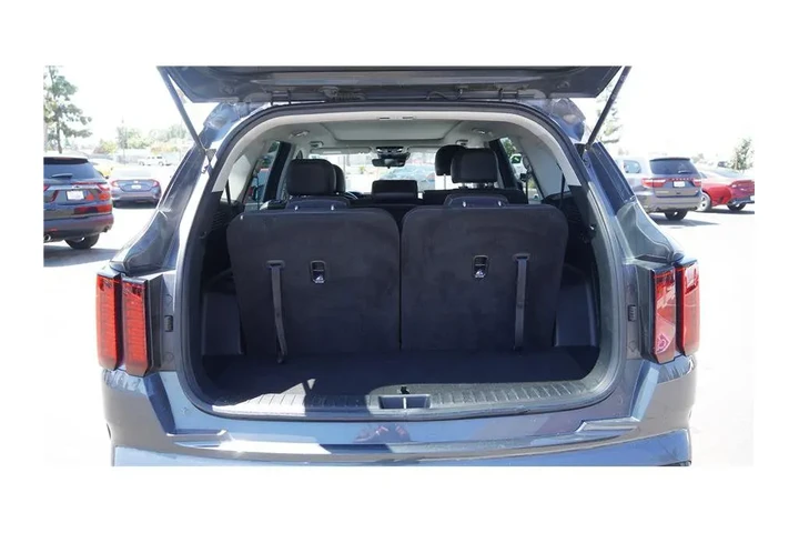 $24984 : 2023 Sorento S image 8