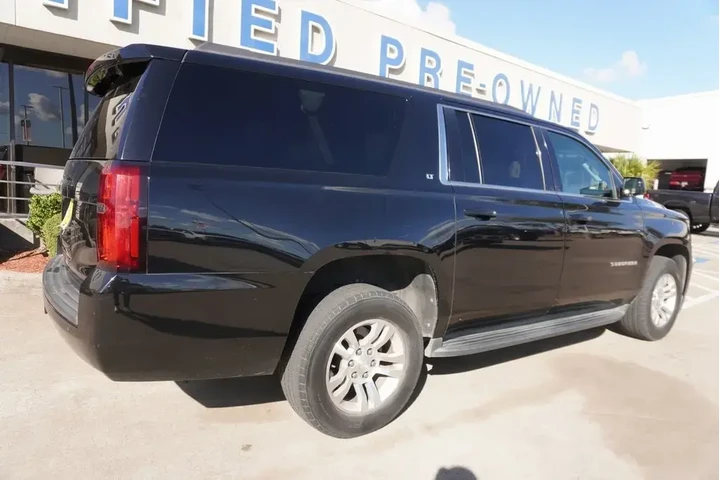 Chevrolet Suburban 2019 4x2 image 6