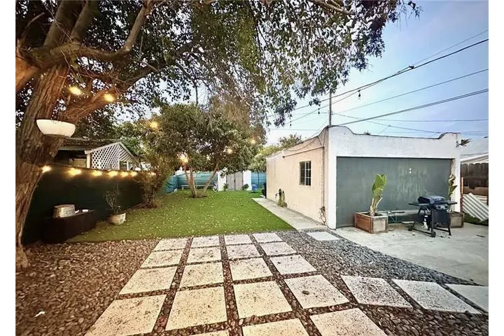 $3000 : Renovated 2BD 1BTH Available image 6