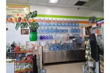 TIENDA DE AGUA JUGOS VITAMINAS en Los Angeles