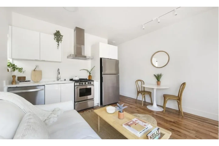 $1999 : Sleek Apartment image 1