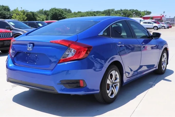 2017 Civic Sedan image 4