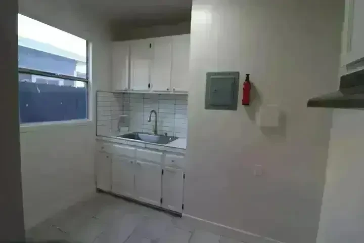 $1379 : LA. APARTAMENTO SINGLE image 1