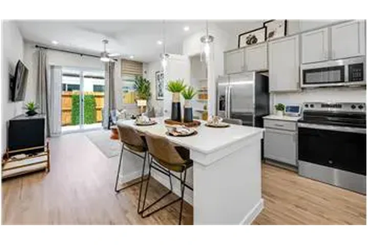 $1904 : Rental property with 2 bedro image 5