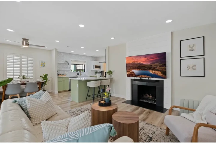 $1000 : modern bedroom Home for rent image 3