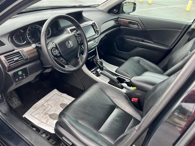 $13900 : 2016 Accord Touring image 9