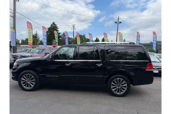 $14988 : 2016 Navigator L Select image 7