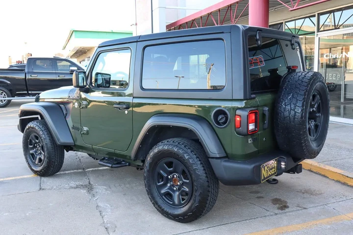 $23988 : 2021 Wrangler Sport 4x4 image 6