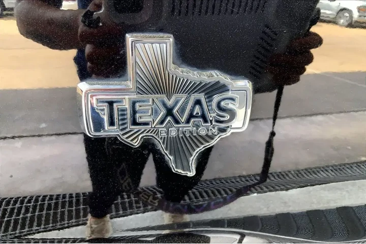 $35811 : Ford F-150 2023 4x4 King Ran image 9