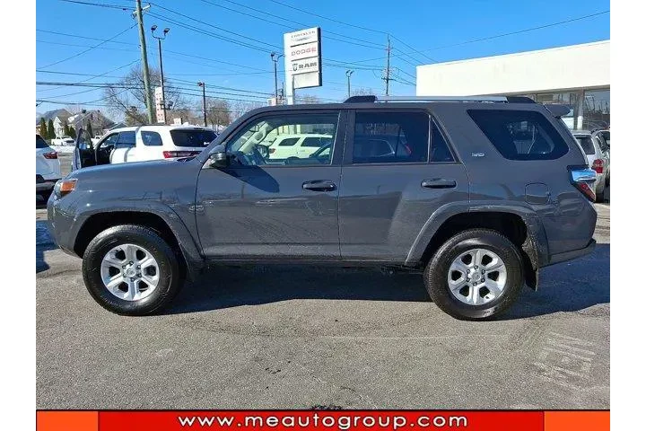 $34898 : Toyota 4Runner 2024 4x4 SR5 image 2