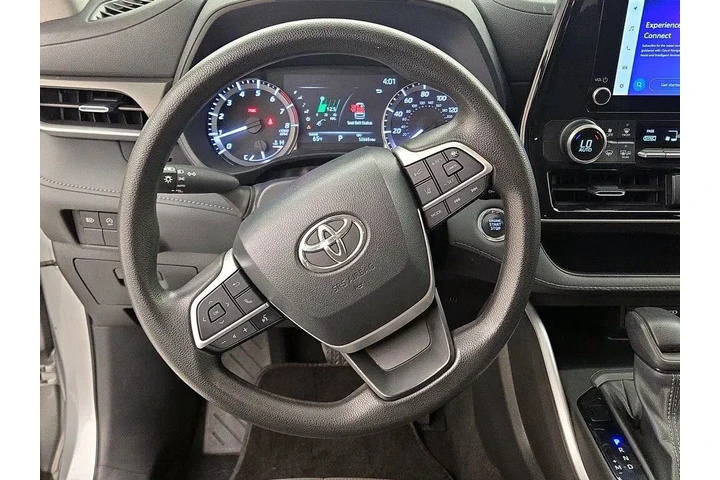 $28998 : Toyota Highlander 2023 L 4dr image 10