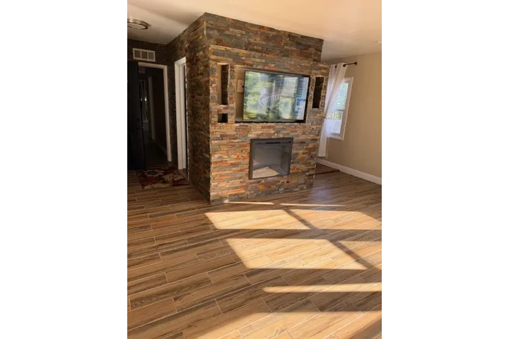 $2600 : LONG BEACH- 2 REC. CONDOMINIO image 1