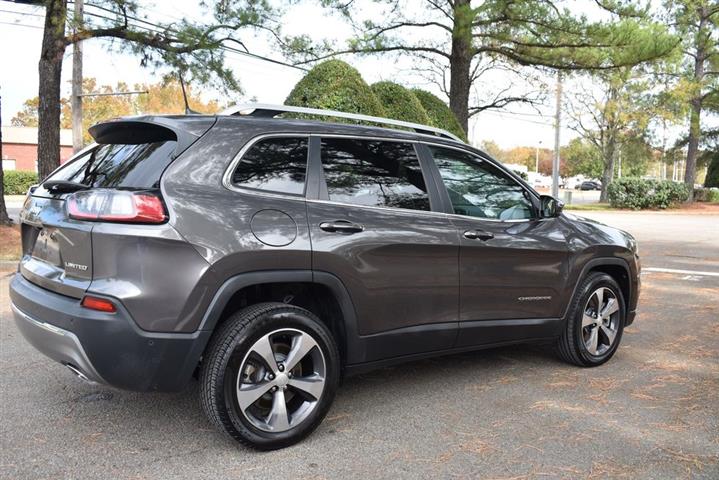 2019 Cherokee Limited image 8