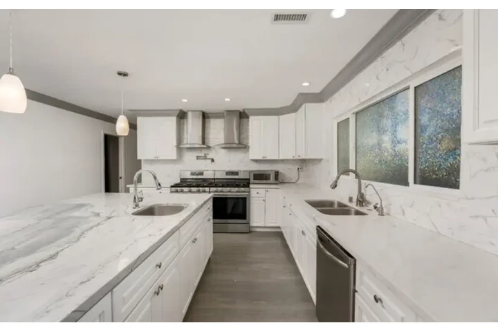 $2000 : Nice 2Bedroom Apt Available image 3