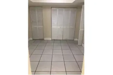 Efficiency Pequeno en Miami