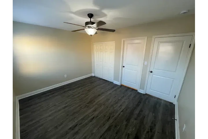 $2575 : 3bed and 2baths available image 5