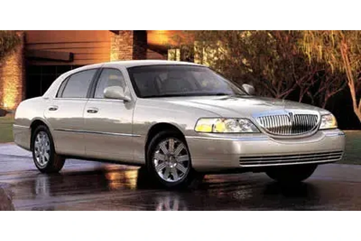 $9999 : Lincoln Town Car 2005 Signat image 1