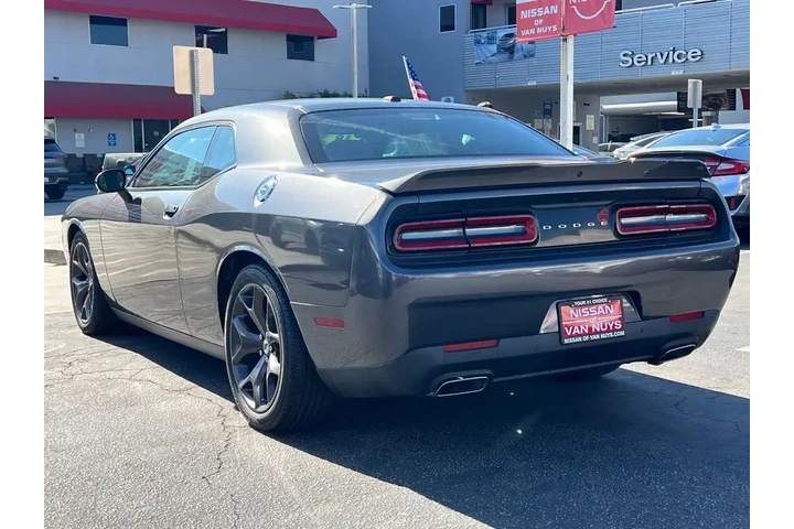 $17998 : Dodge Challenger 2018 SXT 2d image 4