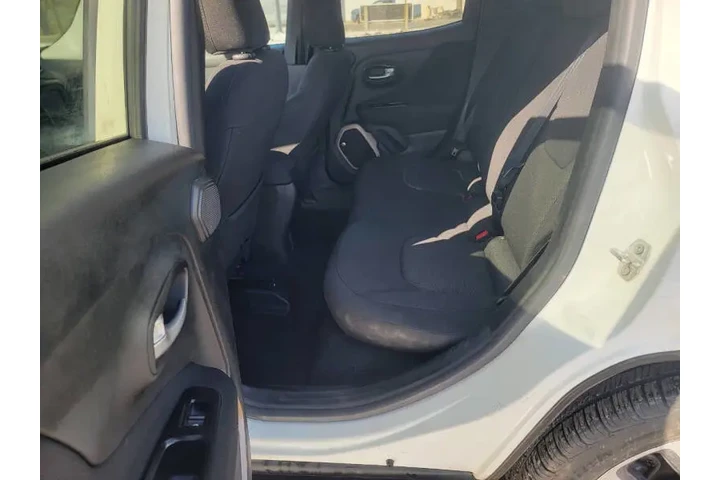 $8499 : 2016 Renegade Latitude image 8